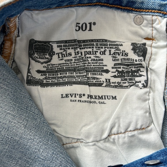 Levi’s Original Cropped Distressed 501 Jeans/26 - Picture 7 of 10